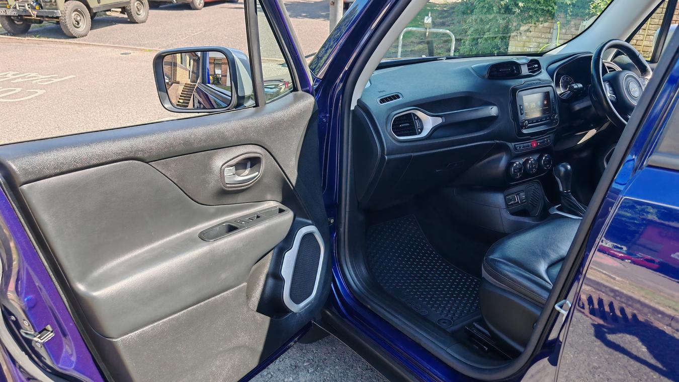 Used Jeep Renegade OU66RZE 23