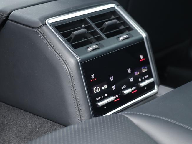 PORSCHE Panamera Photo 38