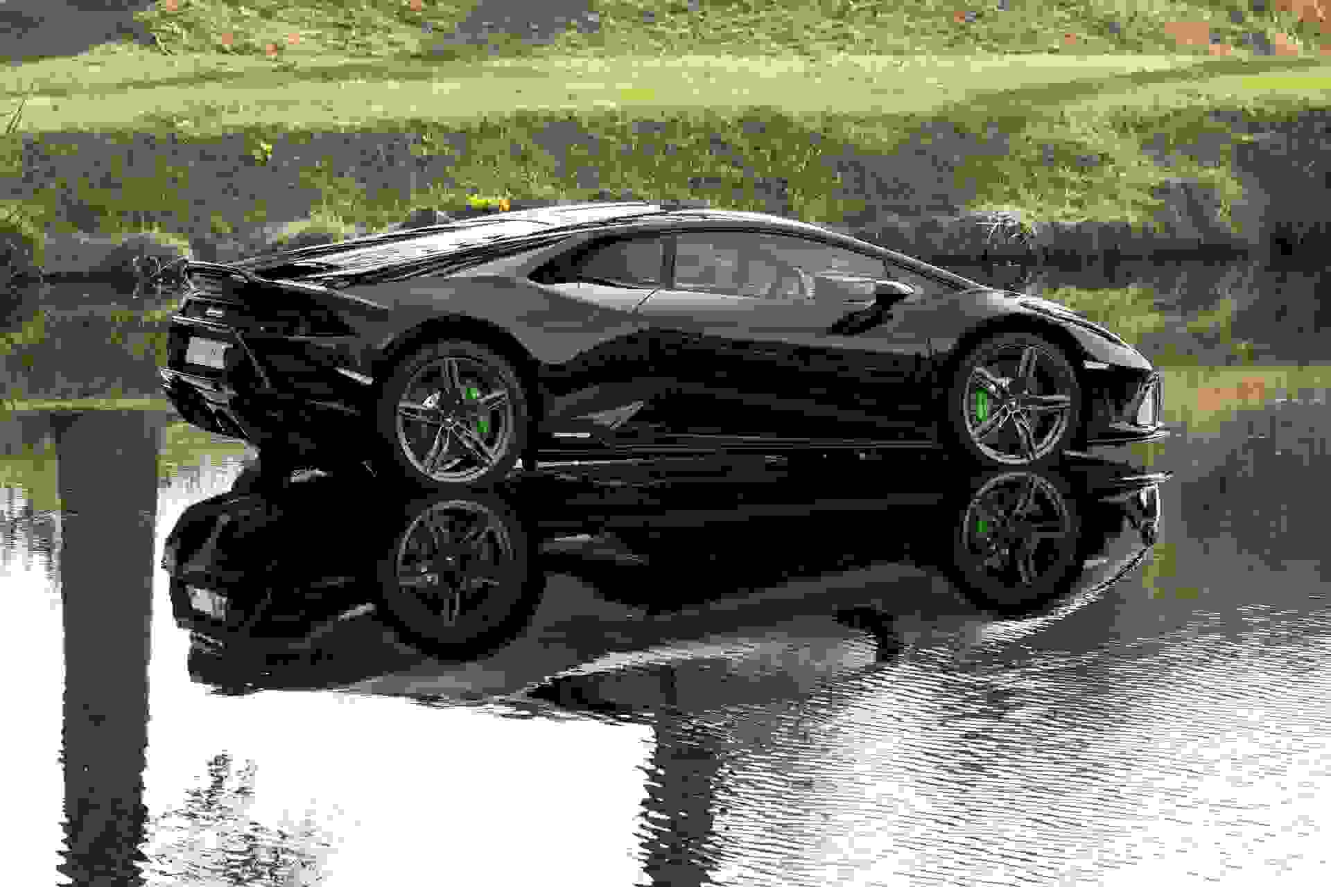 Lamborghini Huracan Photo b1d38395-c55b-4ed3-b0db-b397fdd3c52e.jpg