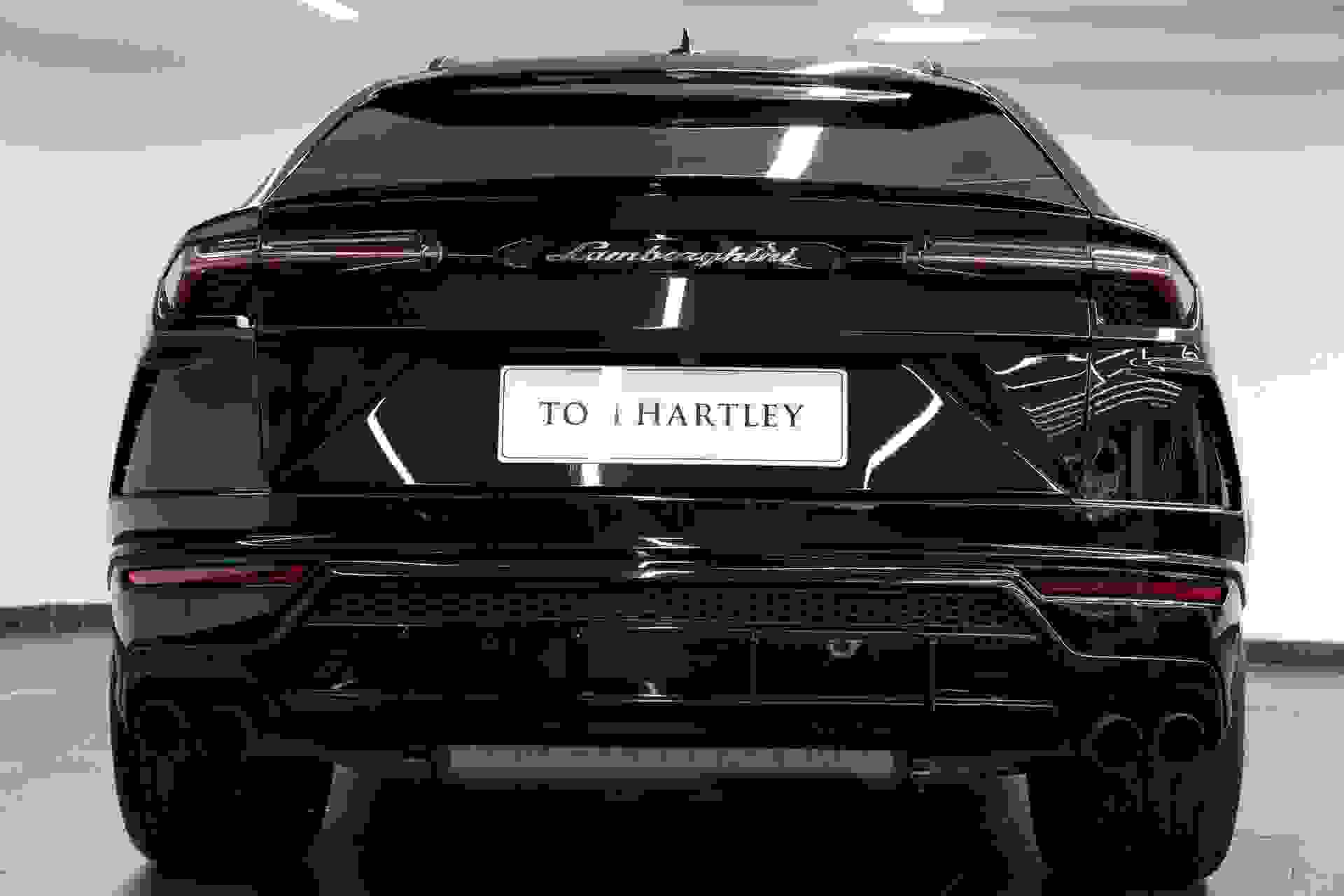 Lamborghini URUS Photo b1d67388-85ce-4314-b9f4-2462cabd7a93.jpg