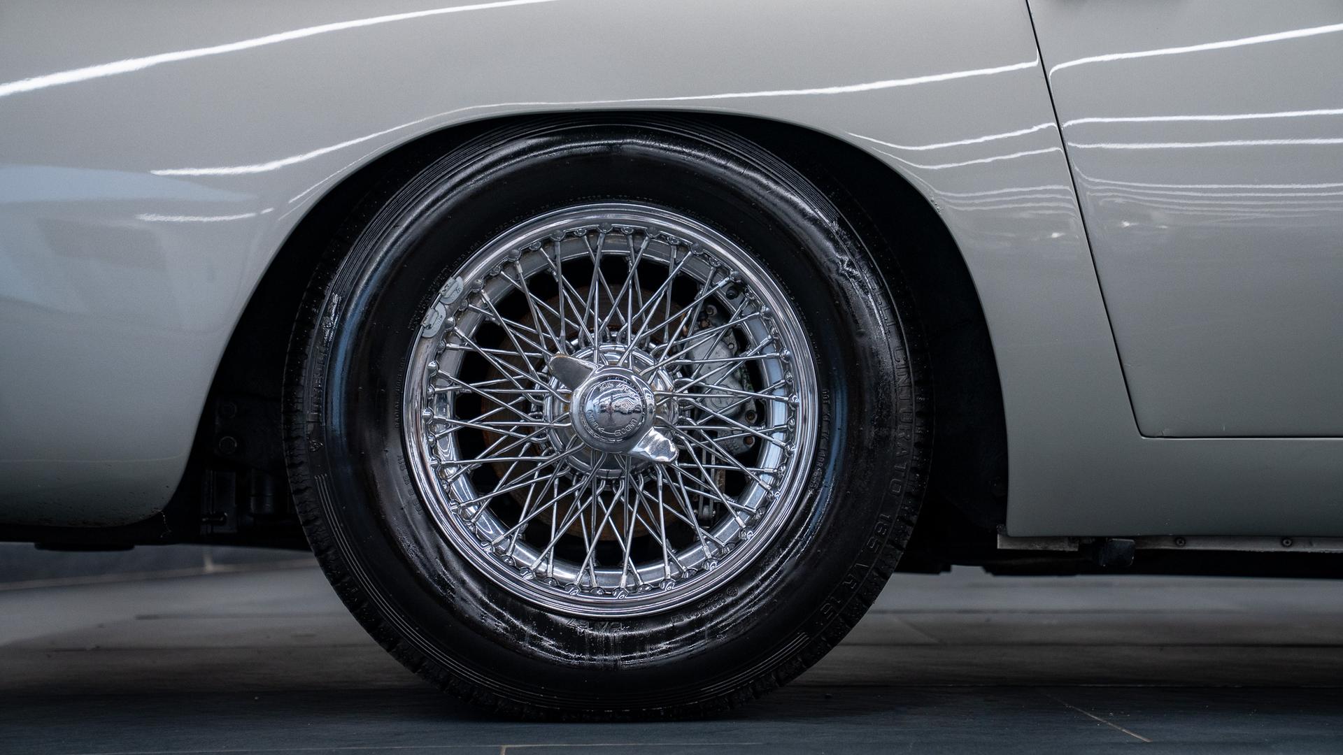 Aston Martin DB5 Photo b1ee372e-f905-427d-8d40-db8280cfec70.jpg