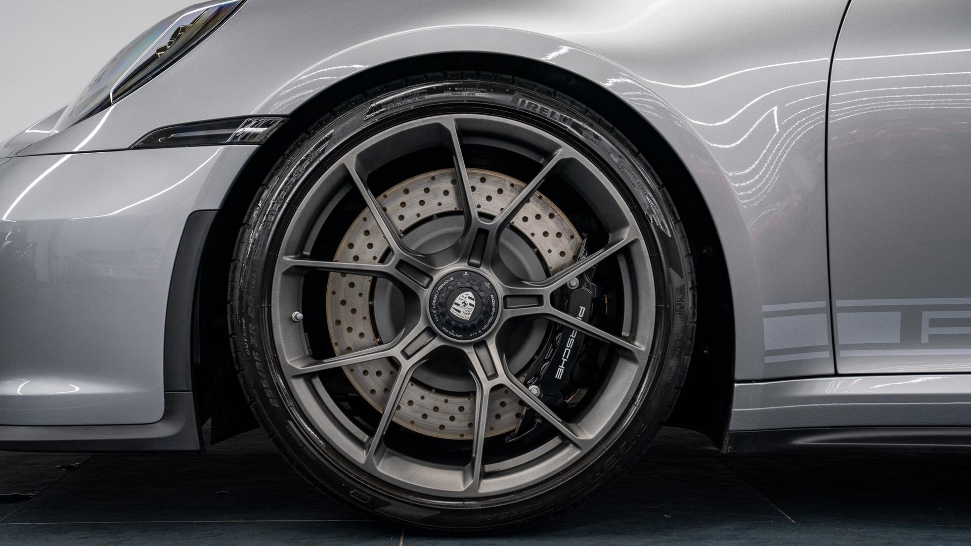 Porsche 911 Photo b1fe3d3c-27d2-4159-b549-ee7e8223ed10.jpg