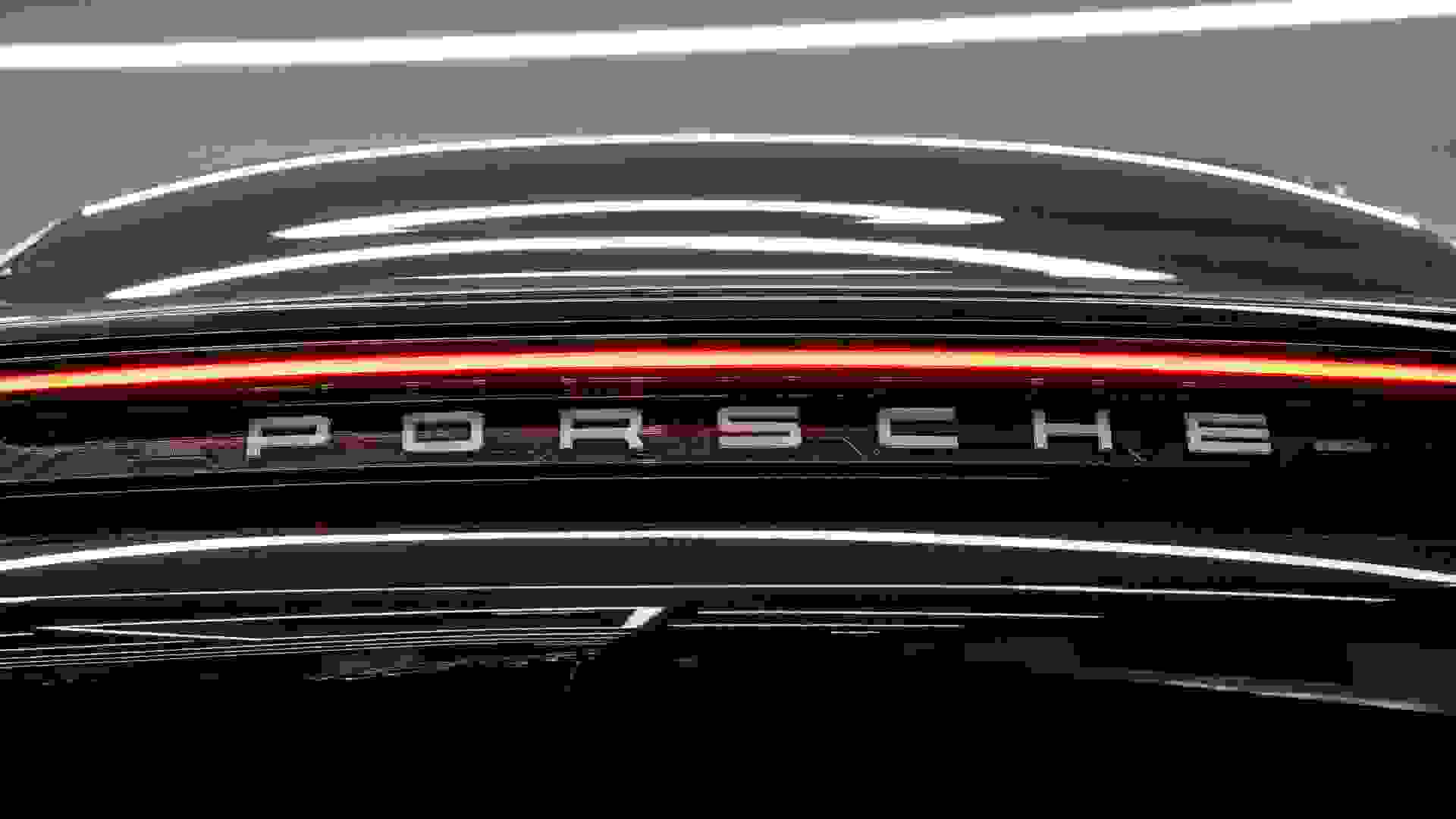 Porsche Taycan Photo b214d51e-457f-44e0-a988-4c4f4af6fc0a.jpg