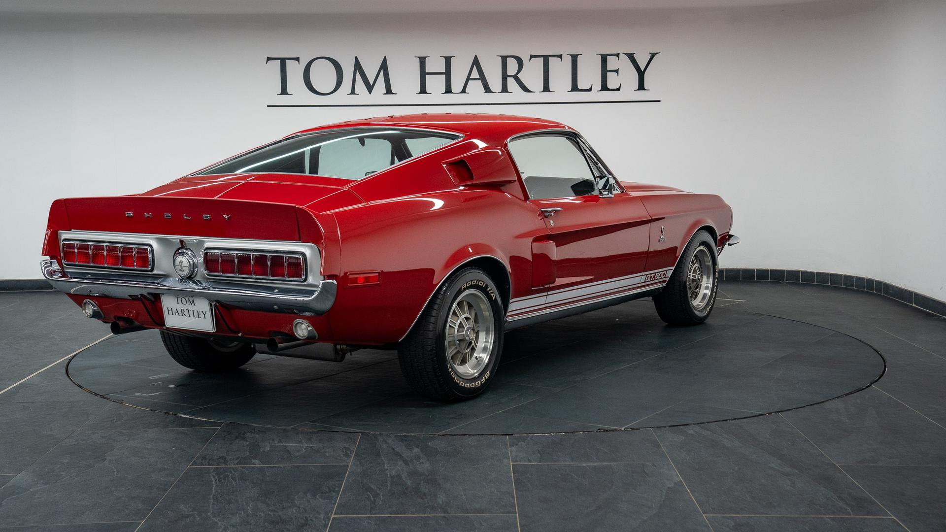 Ford Mustang Photo b21a25a3-f9e5-42d5-842b-36df372723d2.jpg