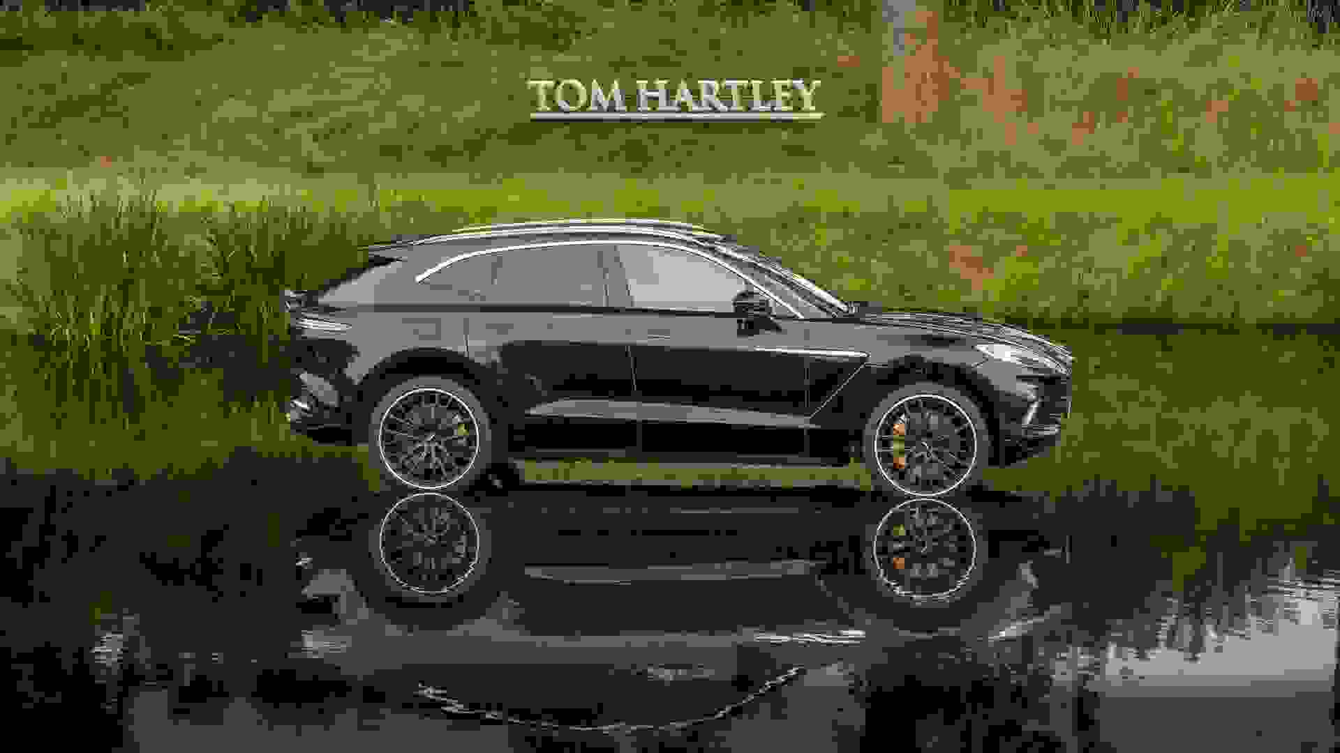 Aston Martin DBX Photo b21b5a0b-45ad-4741-8f89-c2708c9c379a.jpg