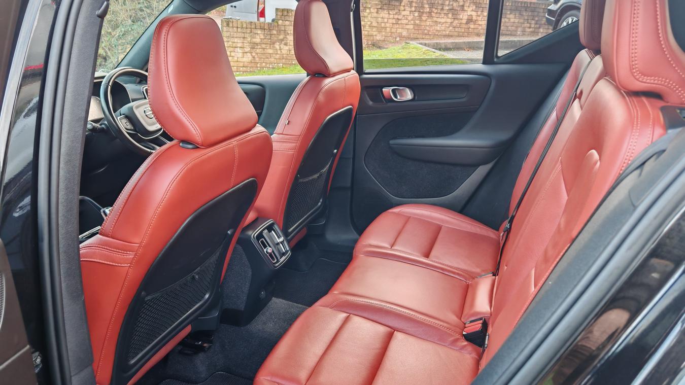 Used Volvo XC40 KX68ULD 17