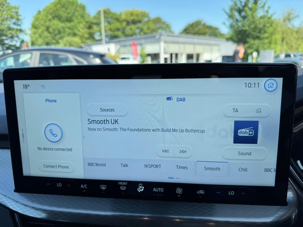Ford Kuga Photo b24114e0-83d2-4b75-beda-e249ad88da7e.jpeg