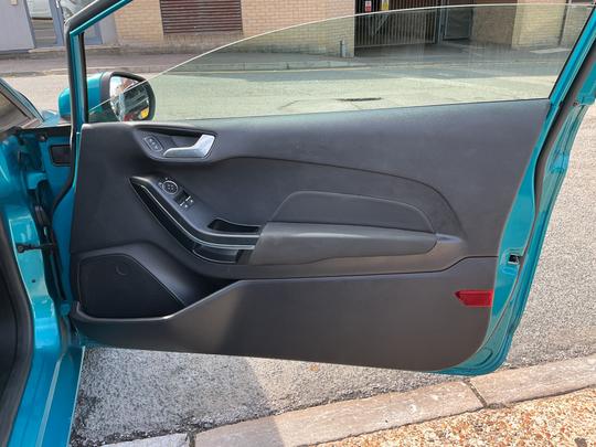 Ford Fiesta Photo 25