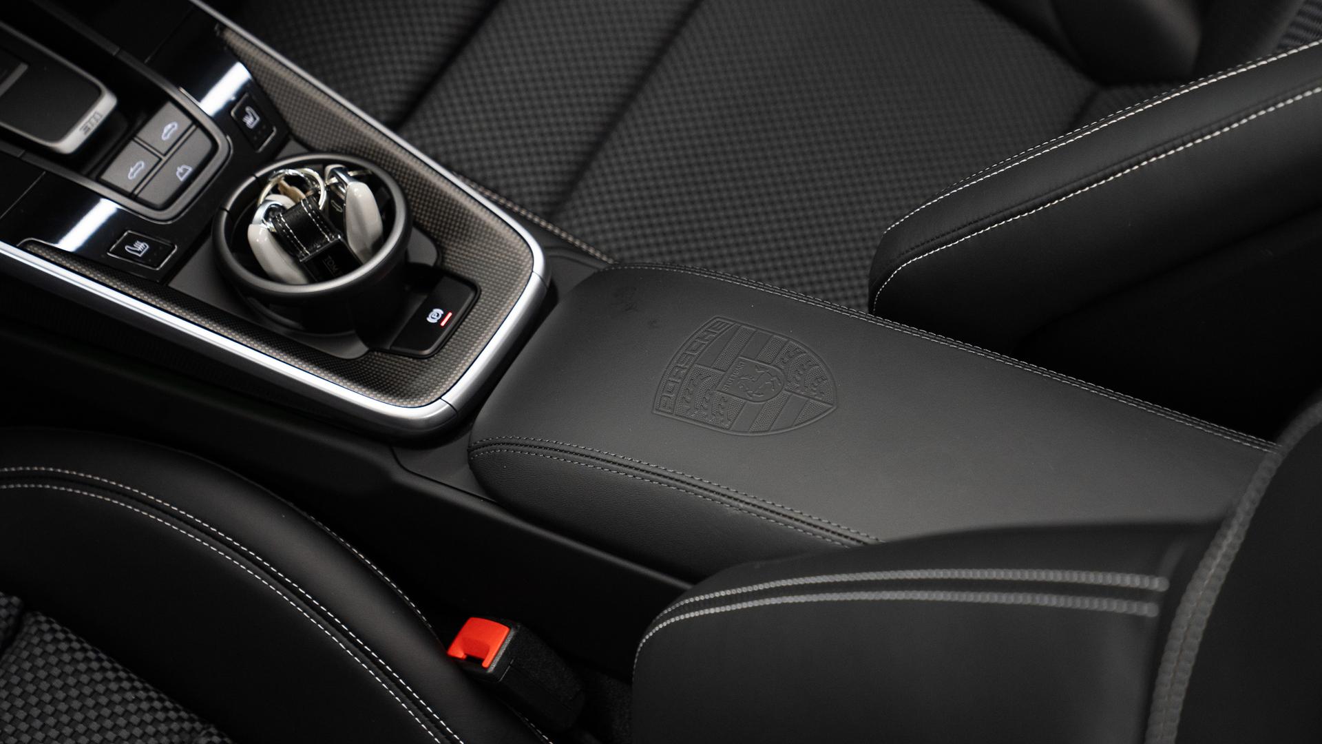 Porsche 911 Photo b274b63a-3cae-47f8-85fd-69a7c24b52ab.jpg
