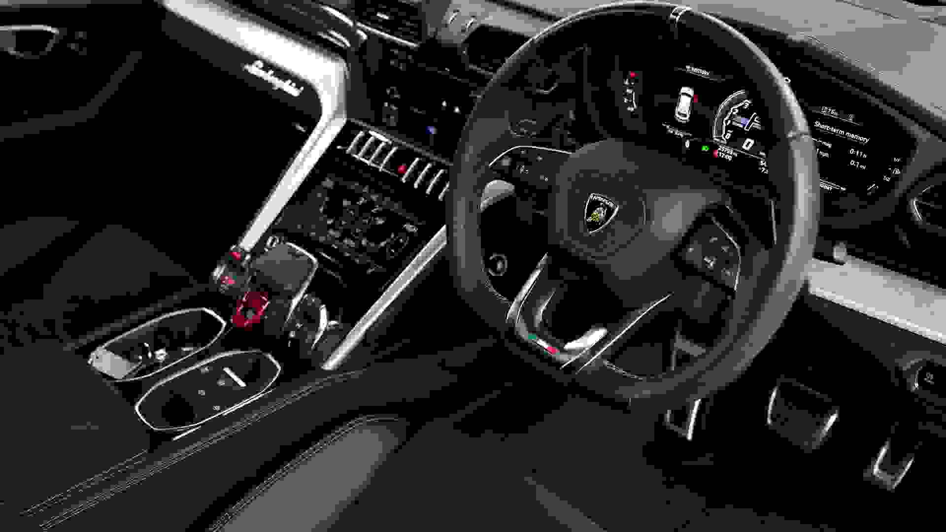 Lamborghini Urus Photo b2760874-7059-4d26-afa0-a5e40861193c.jpg