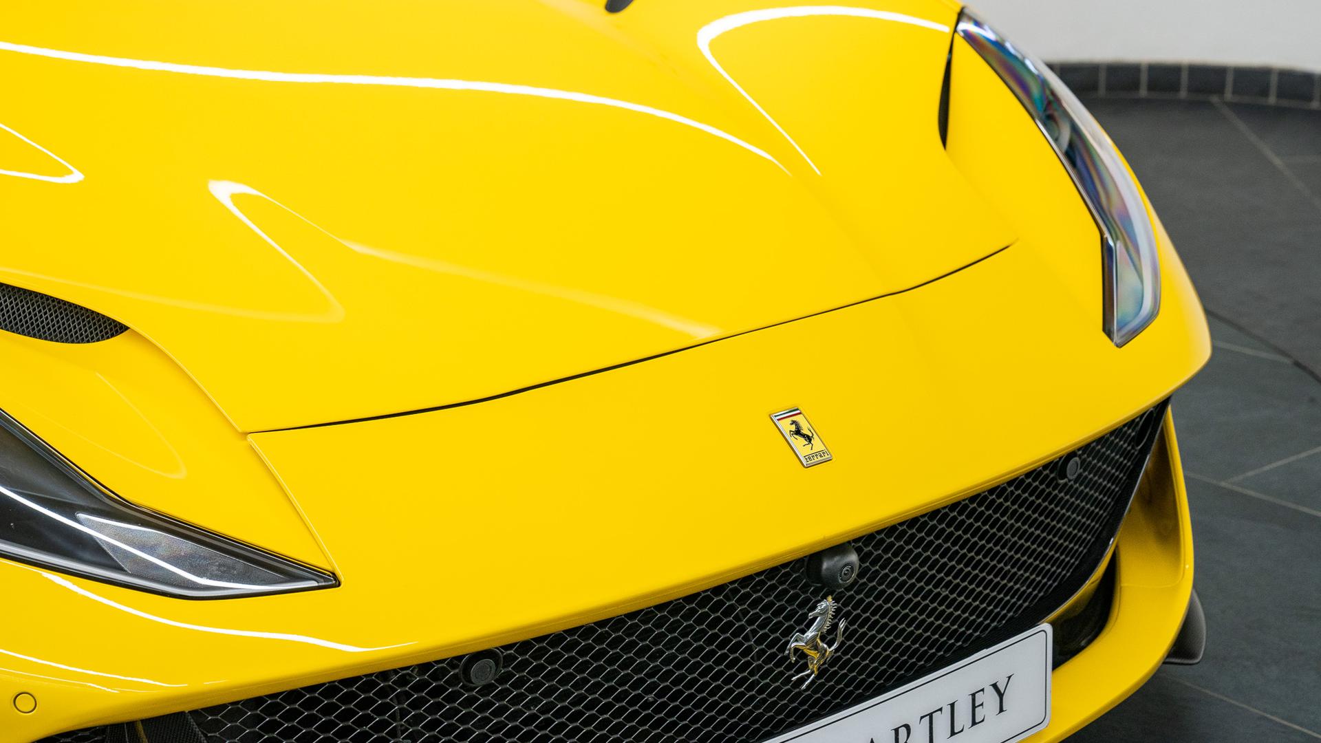Ferrari 812 Photo b283055e-bad5-4c21-a118-a207d9f1af91.jpg