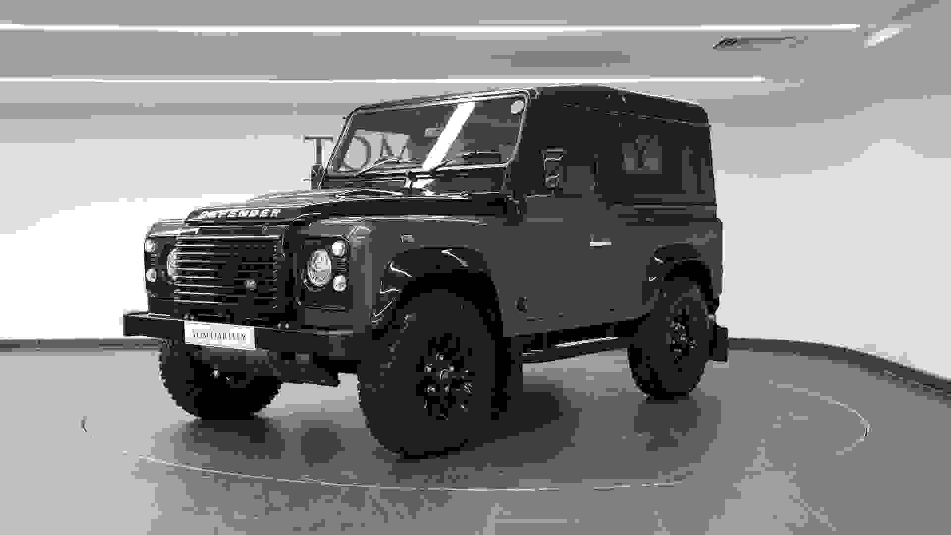 Land Rover DEFENDER 90 Photo b2844b51-563b-4b73-91f5-d1bae7bc0ad0.jpg
