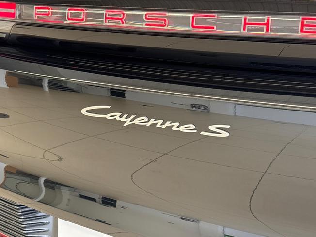 Porsche Cayenne Electric Photo 13