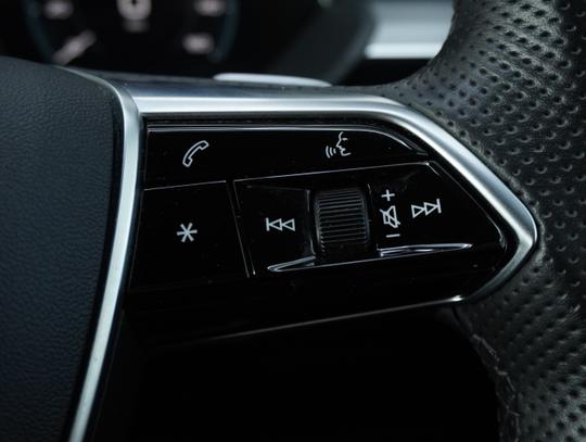 Audi e-tron Photo b28f97cb-4e0c-45bc-b400-4af3241122ce.jpg