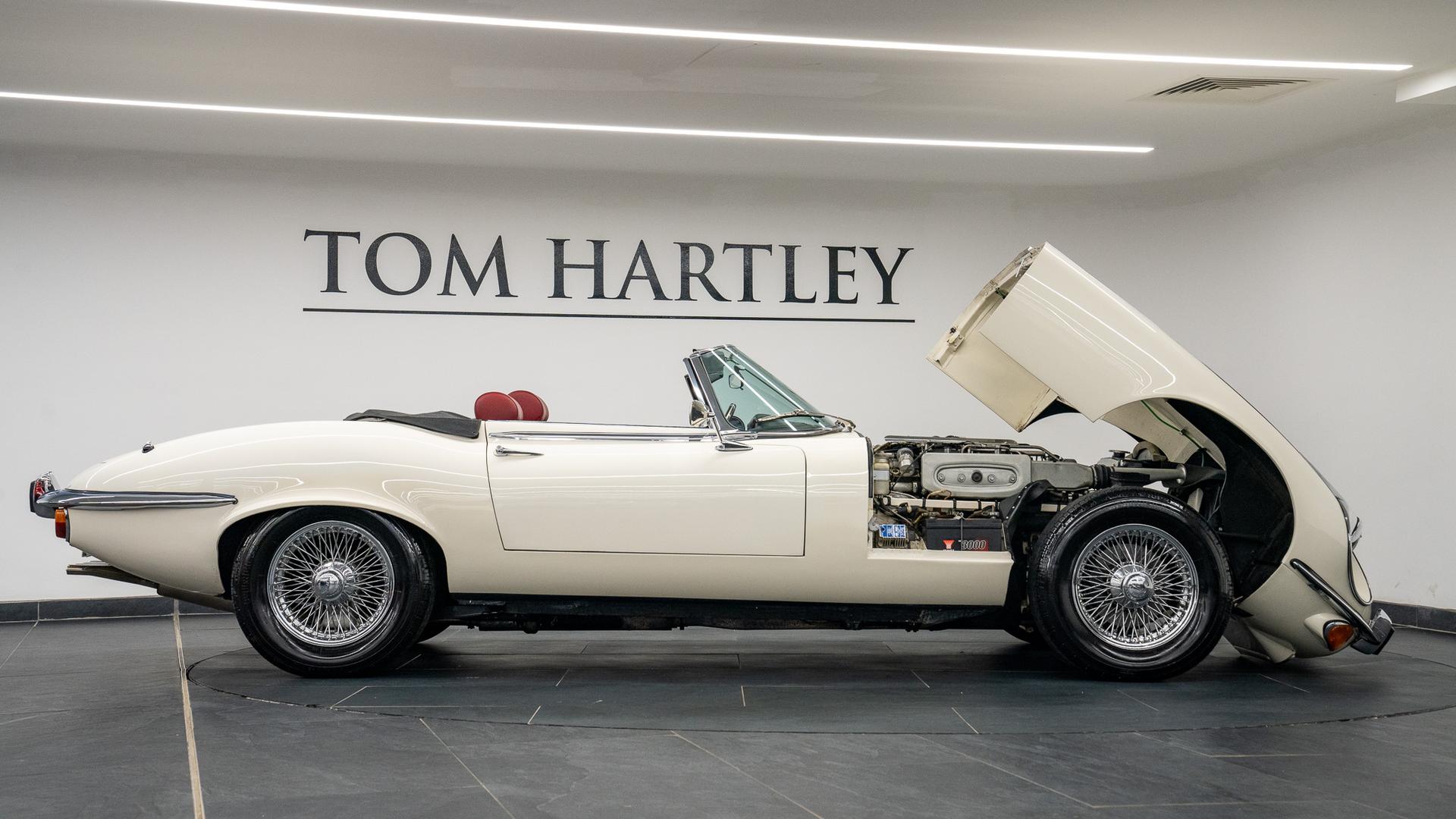Jaguar E-Type Photo b29caa16-7bf7-4726-b18b-49ed0214deeb.jpg