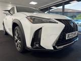 Lexus UX Photo 4