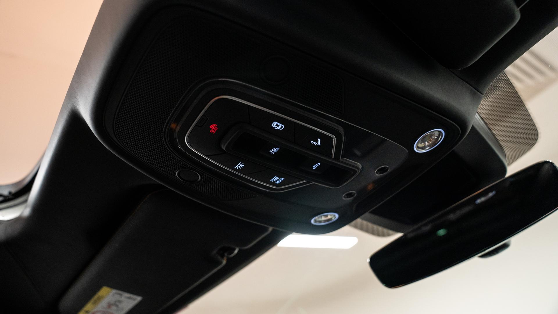 LAMBORGHINI Urus Photo b2a558c1-84ef-4e52-a366-fa29876af02e.jpg