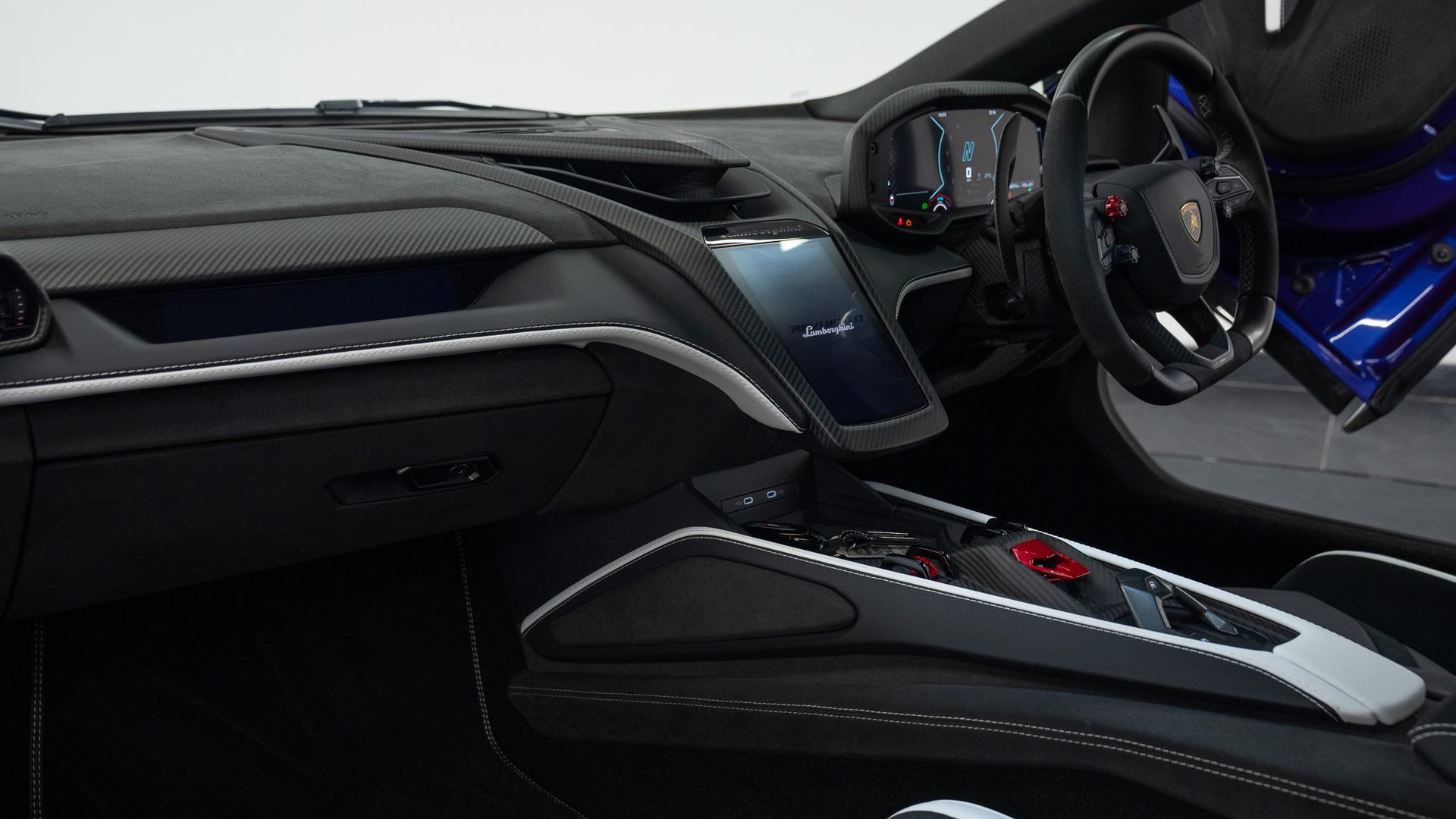 LAMBORGHINI Revuelto Photo b2aa9f7e-b3c3-45ed-b2eb-06103e8eab0d.jpg