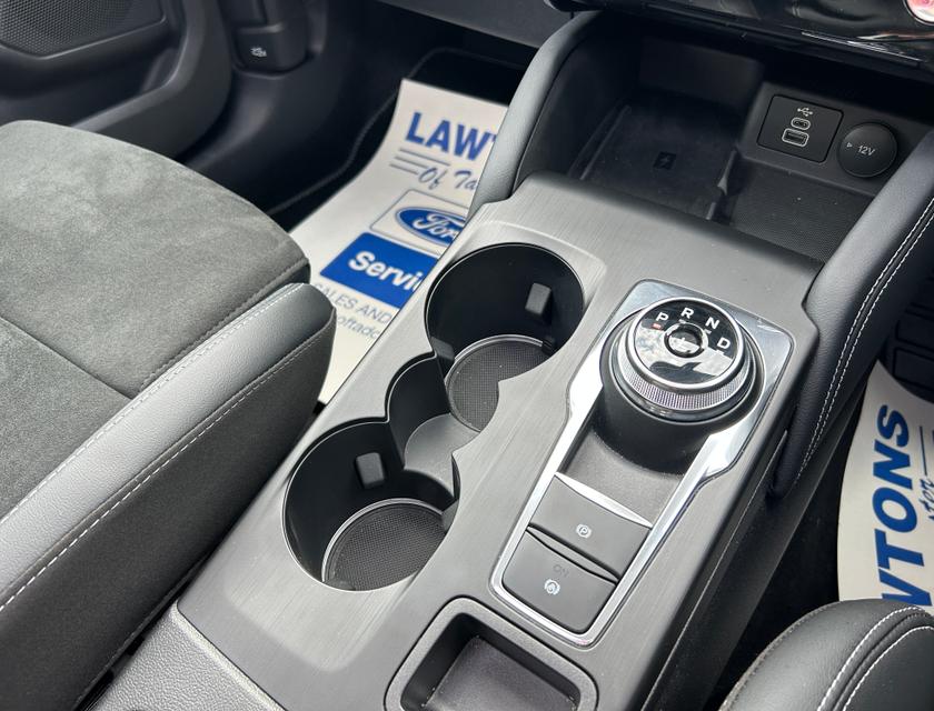 Ford Kuga Photo b2b2ed71-f404-4f7f-a0cb-e576170bf35f.jpg