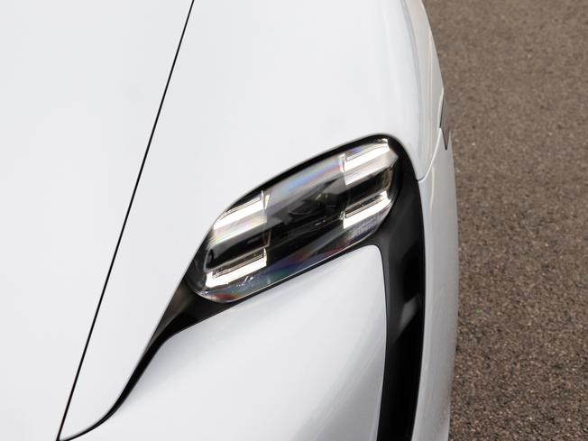 PORSCHE Taycan Photo 9