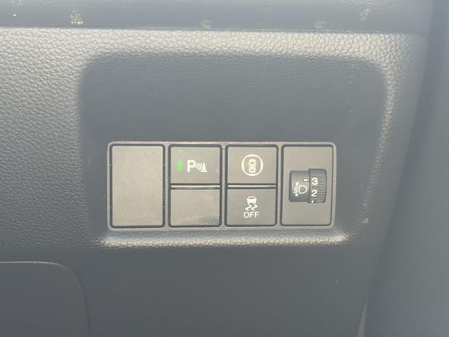 Honda Jazz Photo b2d3e16e-ed5b-4f01-9740-b7b0a12c953f.jpg