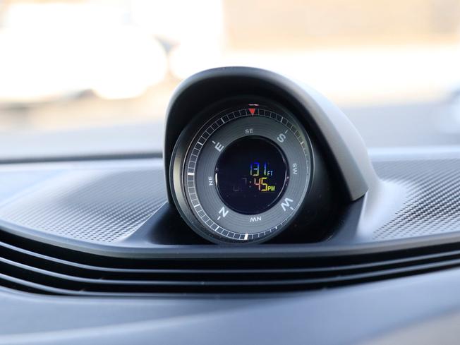 PORSCHE Taycan Photo 16