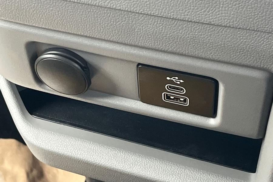 Ford TRANSIT CUSTOM Photo b2dbc399-e1f2-4914-a59e-7afedaacfcad.jpg