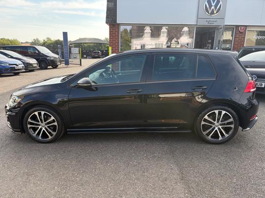 Volkswagen Golf Photo b2e06d15-dac0-4824-89a6-c82588fad544.jpg