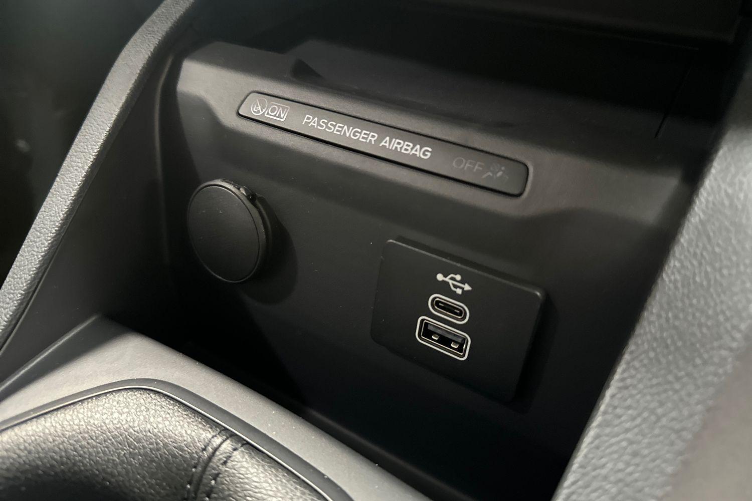 Ford TRANSIT COURIER Photo 18