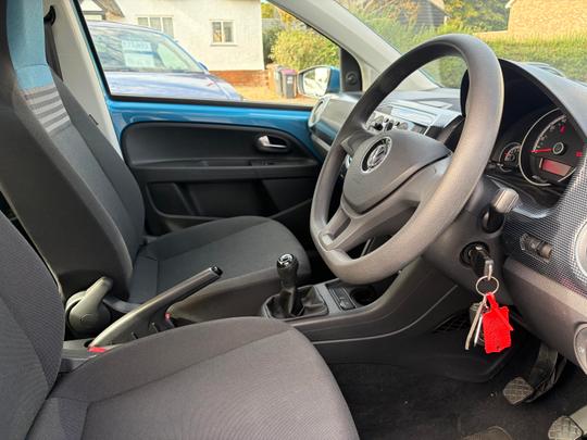 Volkswagen up! Photo b2e87bac-d86d-4889-af31-33a425a9bf8e.jpeg