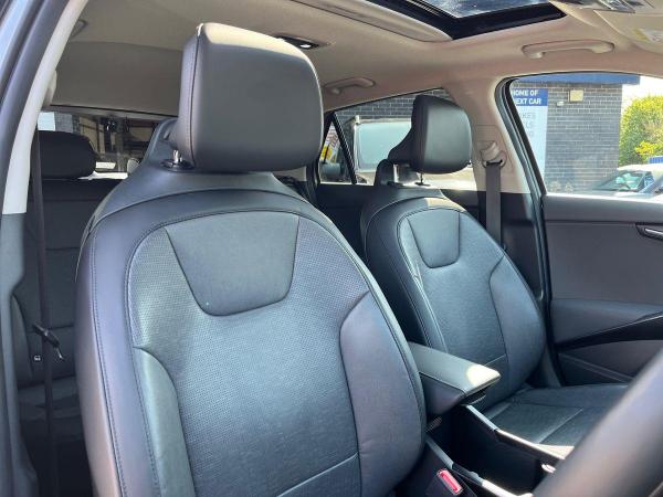 Kia Niro Photo b2fbc24d-ad13-4bf9-8c3e-d37c1ccbd590.jpg