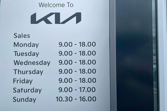 Kia Ceed T-GDi FIRST EDITION in Infra Red £14,995