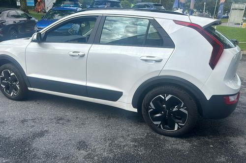 Kia NIRO Photo b2see-42d812a47eebfe8491ae3af8388a1b9832be319f.jpg