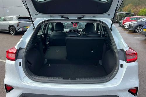 Kia XCEED Photo b2see-4fa1d4c5069293501810bff9c89277d6b53f3643.jpg