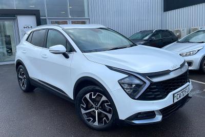 Used 2022 Kia SPORTAGE 1.6 T-GDi 3 SUV 5dr Petrol Manual Euro 6 (s/s) (148 bhp) fusion white at Gravells