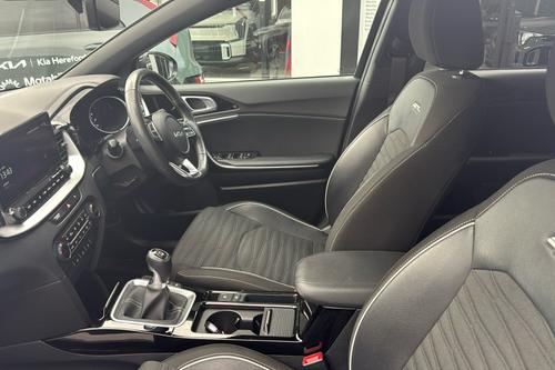 Kia CEED Photo b2see-6f40b82f1c6d39df4c5e375c6b819919ae822c55.jpg