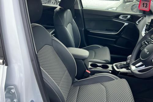 Kia XCEED Photo b2see-9d52be3bbe4cf76c92576d3909d670630b188d93.jpg