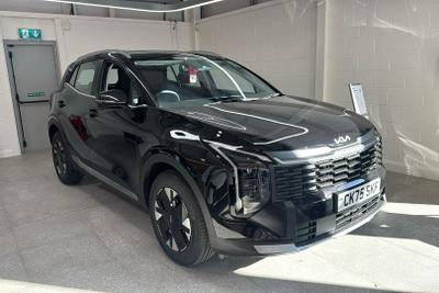 Used 2025 Kia SPORTAGE 1.6 h T-GDi Pure SUV 5dr Petrol Hybrid Auto Euro 6 (s/s) (235 bhp) phantm black at Gravells