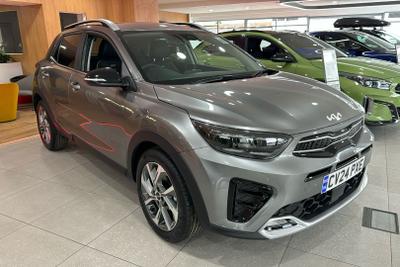 Used 2024 Kia STONIC 1.0 T-GDi MHEV GT-Line S SUV 5dr Petrol Hybrid DCT Euro 6 (s/s) (118 bhp) Grey at Gravells