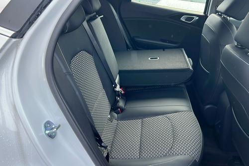 Kia XCEED Photo b2see-ba8ba283e61a96a844304f89f5027cfa54962570.jpg