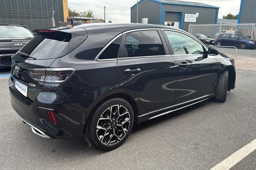 Kia CEED Photo b2see-e4ee5223fedbbc1453ceb5d908100fe863bb94b3.jpg