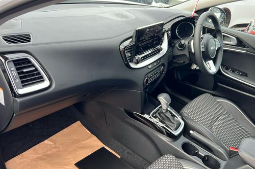 Kia XCEED Photo b2see-e878ae3b58dda4ee7f2e2db38483a7f78528fab1.jpg