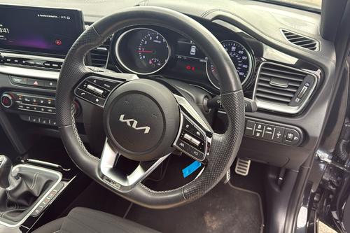 Kia CEED Photo b2see-f2830d3cdef2ee5f874c6cdc1a30a7489e3e5baa.jpg