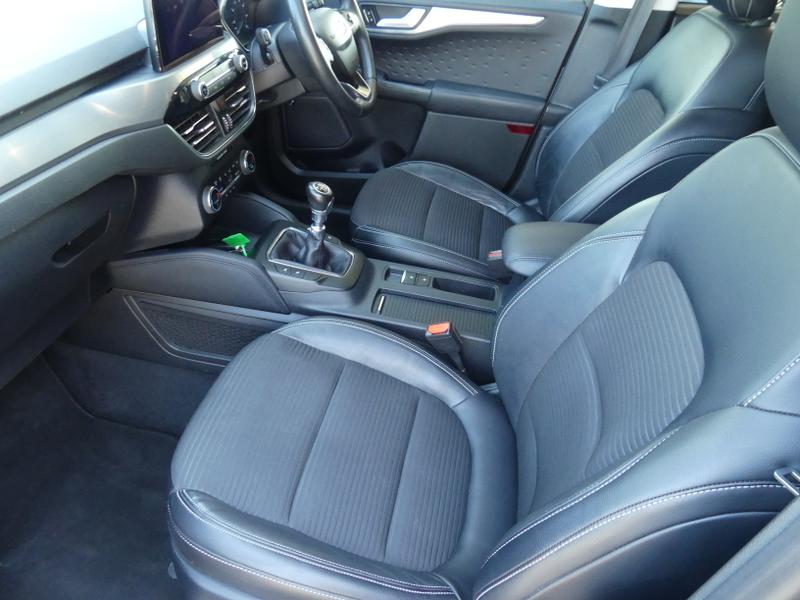 Ford Kuga Photo b30604d9-7bb1-435c-8f13-96592c27d095.jpg