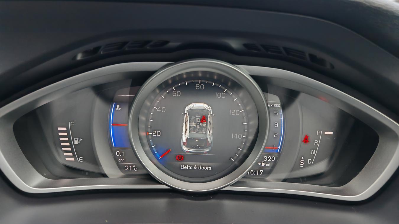 Used Volvo V40 RX66YXR 28