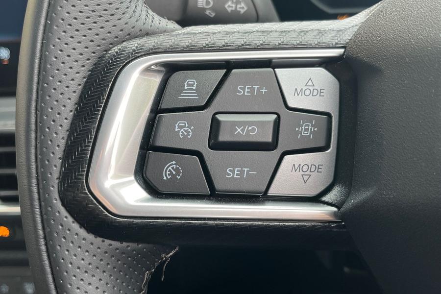 Ford MUSTANG Photo b32d06d5-5d0c-476b-bdff-2f6dcb5d87d9.jpg