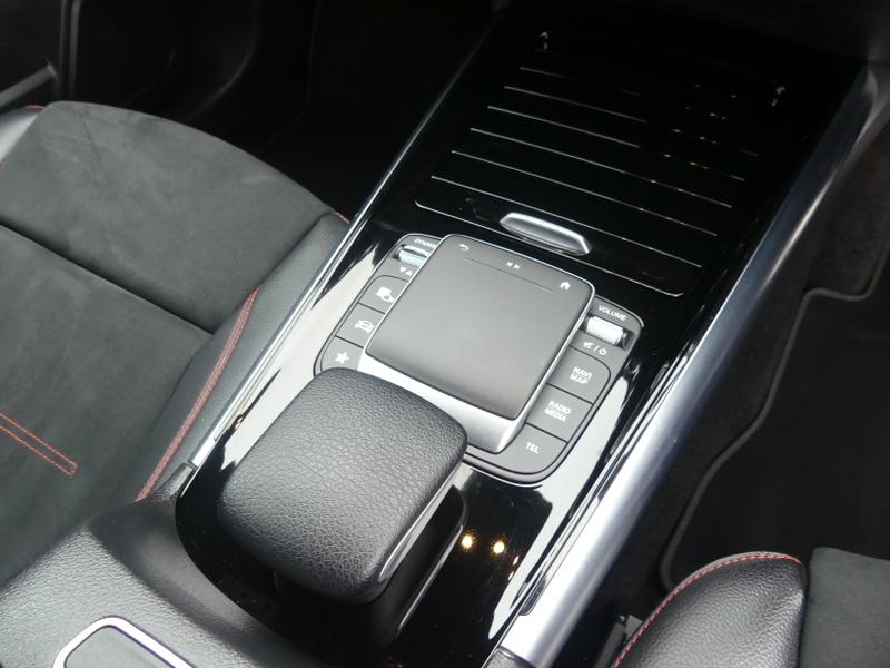 Mercedes-Benz B Class Photo b33c27d4-8b3b-4df9-90b9-6adcb6a0398b.jpg