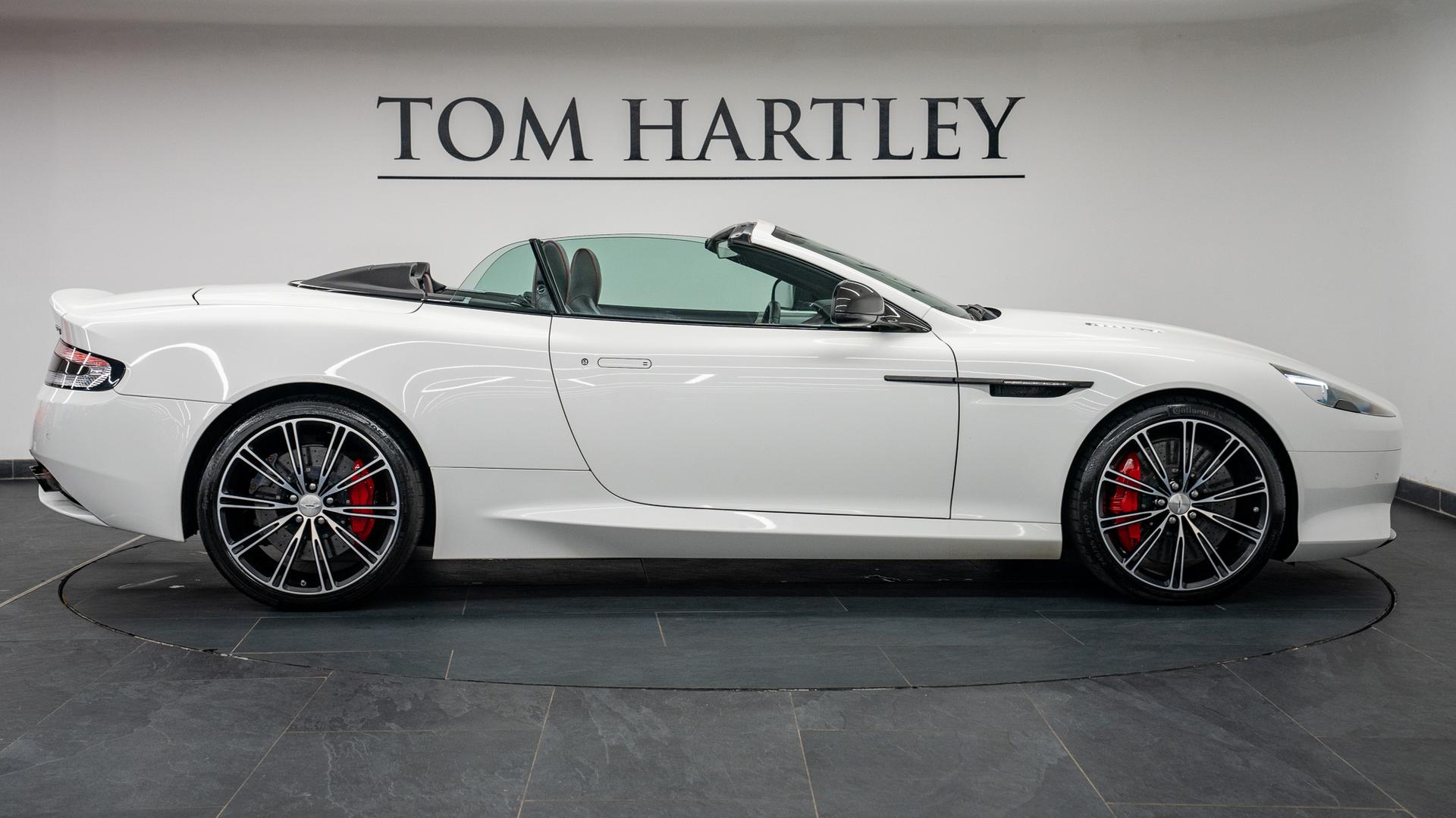 Aston Martin DB9 Photo b34a5239-4560-4a33-98f5-a45df9d82aa7.jpg