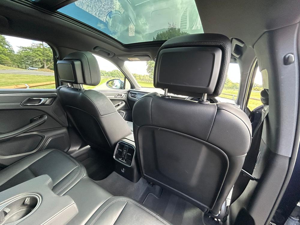 Used Porsche Macan RA71BBJ 17