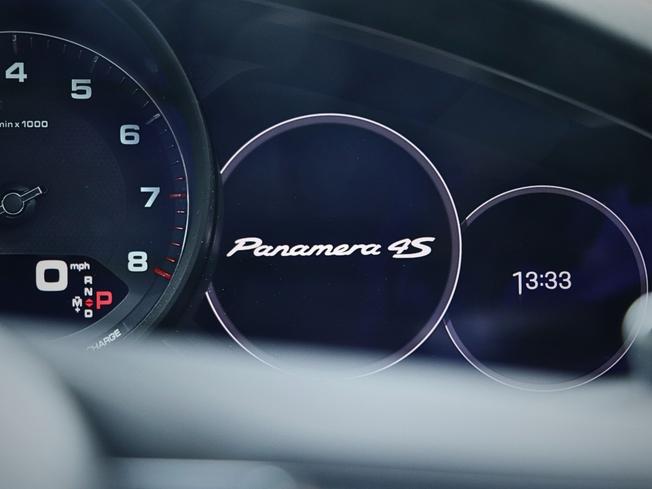 PORSCHE Panamera Photo 32